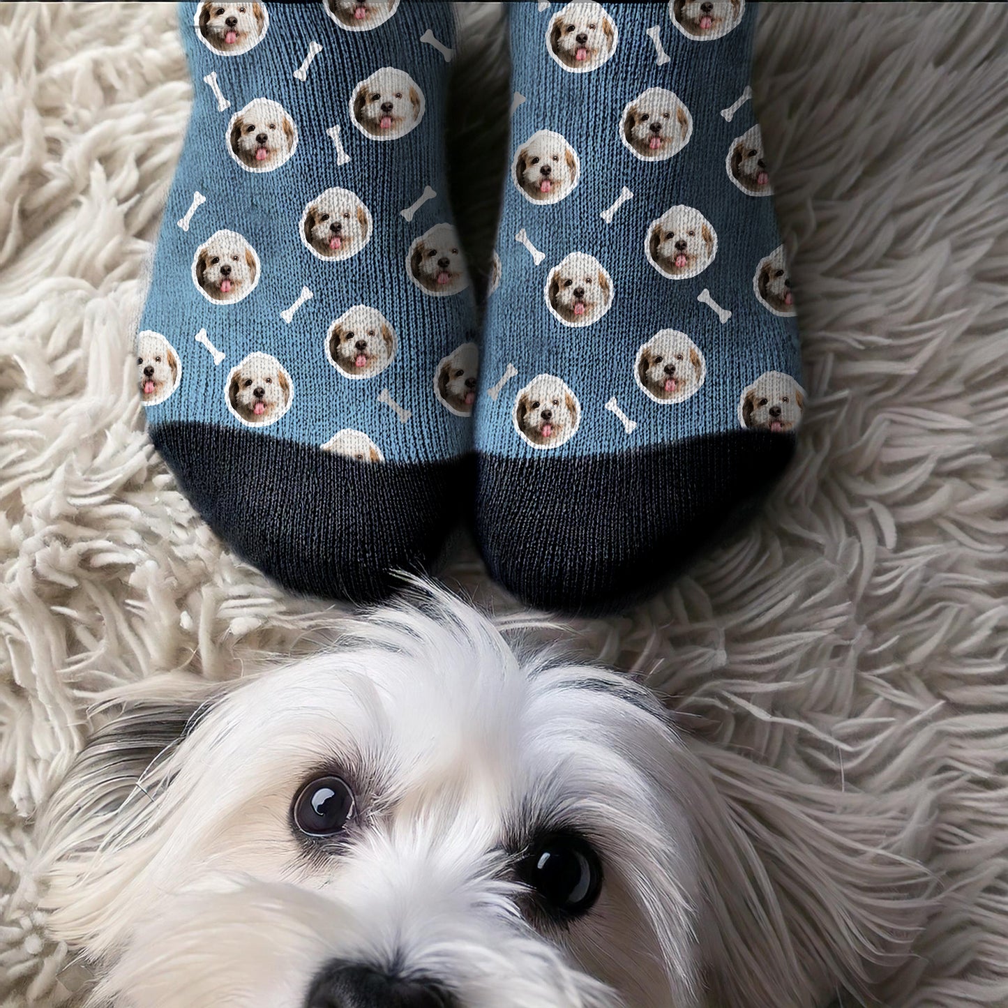 Personalized pet socks featuring a dog or cat face, available in 16 colors with fun patterns – ideal for pet owners.